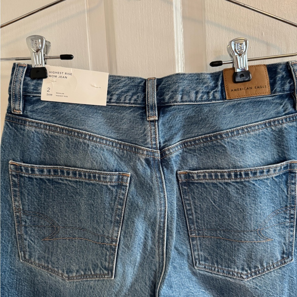 American Eagle Outfitters Highest Rise Mom Jeans Regular 26W 2 - Picture 2 of 3